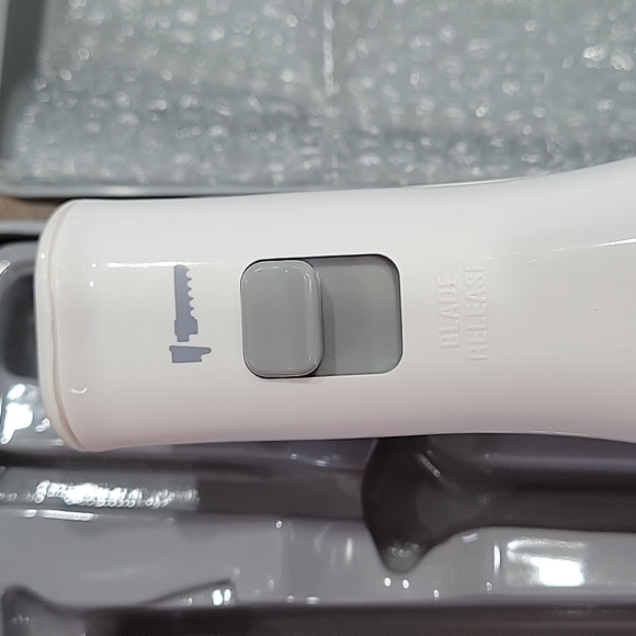 Hamilton Beach Electric Carving Knife Set!! - Picture 7 of 11